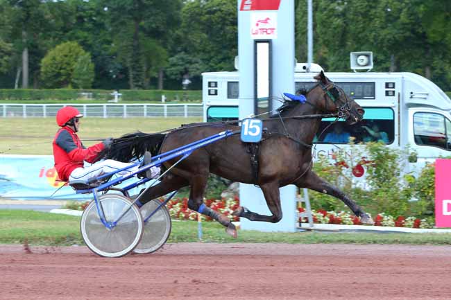 Photo d'arrivée de la course pmu PRIX DE LA PORTE DE PASSY à ENGHIEN le Mardi 14 août 2018