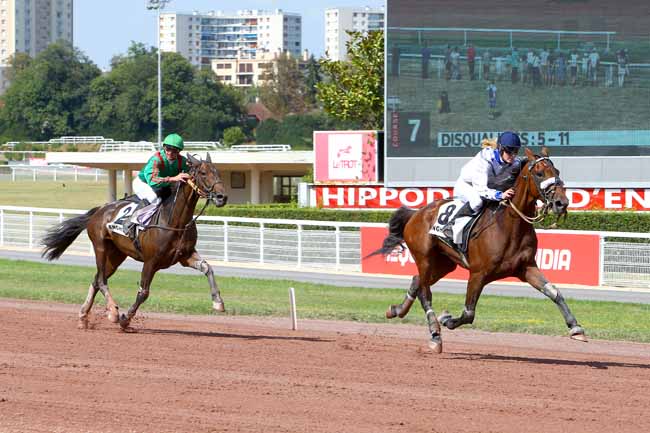 Photo d'arrivée de la course pmu PRIX DE LA PORTE D'ORLEANS à ENGHIEN le Jeudi 16 août 2018