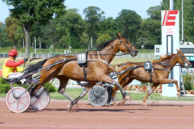Photo d'arrivée de la course pmu PRIX DE RIBEMONT à ENGHIEN le Jeudi 16 août 2018