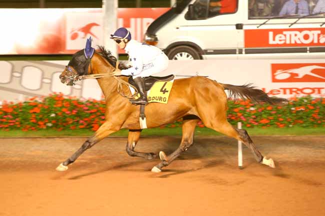 Photo d'arrivée de la course pmu PRIX DE JULLOUVILLE-LES-PINS à CABOURG le Vendredi 17 août 2018