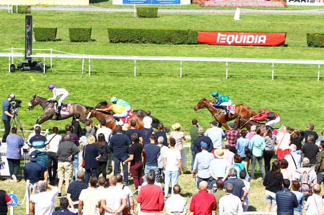 Photo d'arrivée de la course pmu PRIX DES MARGUERITES à CLAIREFONTAINE le Vendredi 17 août 2018