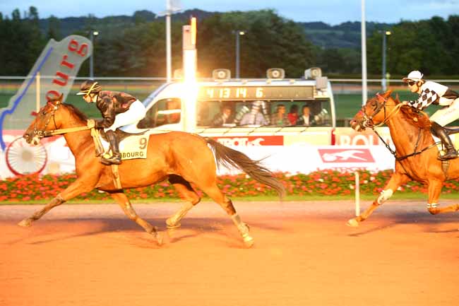 Photo d'arrivée de la course pmu PRIX D'ALENCON à CABOURG le Vendredi 24 août 2018