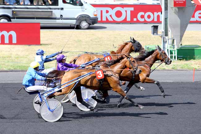 Photo d'arrivée de la course pmu PRIX DE MOLAY à PARIS-VINCENNES le Samedi 25 août 2018