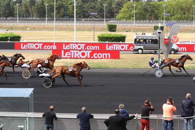 Photo d'arrivée de la course pmu PRIX DE DIJON à PARIS-VINCENNES le Lundi 27 août 2018
