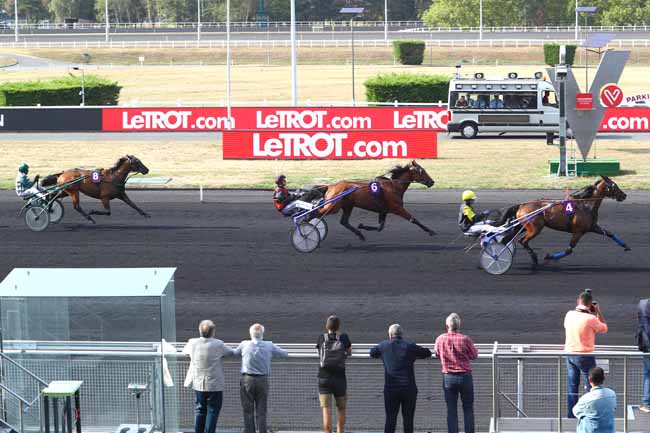 Photo d'arrivée de la course pmu PRIX DE BARBIZON à PARIS-VINCENNES le Lundi 27 août 2018