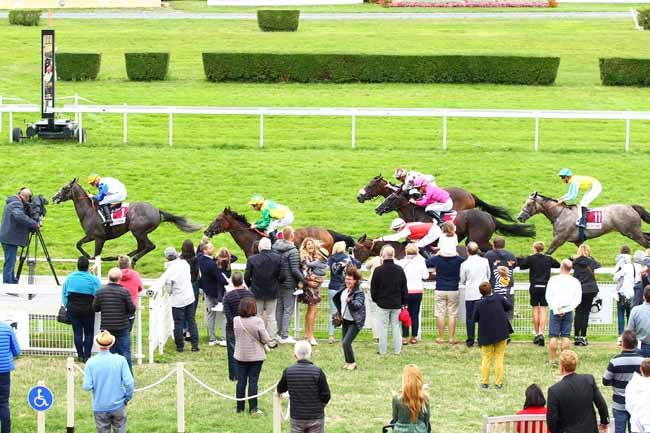 Photo d'arrivée de la course pmu PRIX HIGHEST HONOR à CLAIREFONTAINE le Lundi 27 août 2018