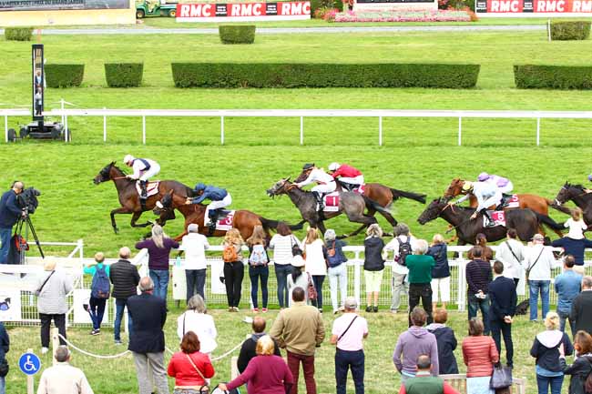 Photo d'arrivée de la course pmu PRIX DU GRAND JARDIN à CLAIREFONTAINE le Lundi 27 août 2018