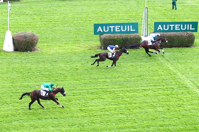 Photo d'arrivée de la course pmu PRIX WEATHER PERMITTING à AUTEUIL le Vendredi 31 août 2018