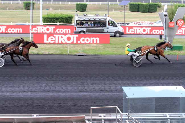Photo d'arrivée de la course pmu PRIX DE MONTELIMAR à PARIS-VINCENNES le Samedi 15 septembre 2018