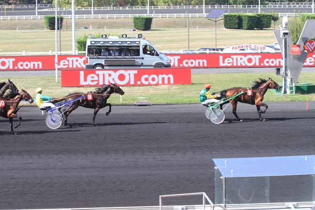 Photo d'arrivée de la course pmu PRIX DE L'ETOILE à PARIS-VINCENNES le Samedi 15 septembre 2018