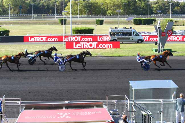 Photo d'arrivée de la course pmu PRIX DE VIMOUTIERS à PARIS-VINCENNES le Samedi 15 septembre 2018