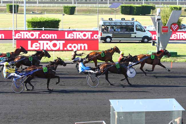 Photo d'arrivée de la course pmu PRIX DE DURTAL à PARIS-VINCENNES le Samedi 15 septembre 2018