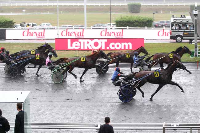 Photo d'arrivée de la course pmu PRIX CHEVAL MAGAZINE à PARIS-VINCENNES le Dimanche 23 septembre 2018