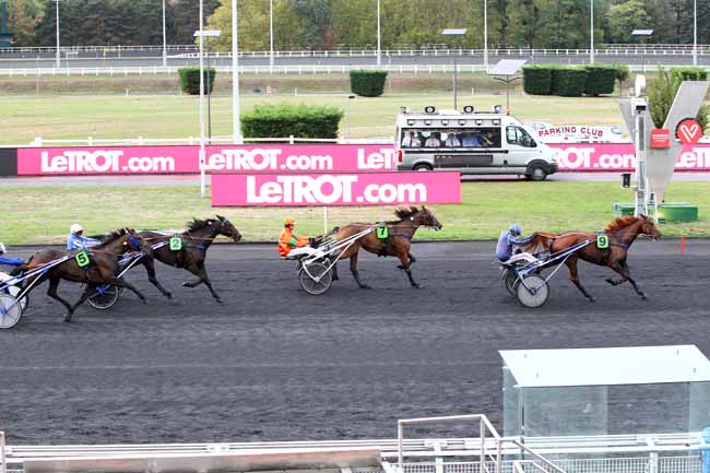 Photo d'arrivée de la course pmu PRIX D'AUVERGNE à PARIS-VINCENNES le Dimanche 23 septembre 2018