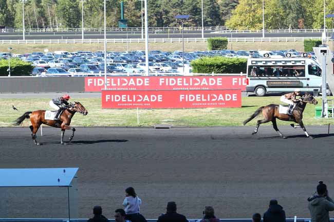 Photo d'arrivée de la course pmu PRIX FIDELIDADE ASSURANCES à PARIS-VINCENNES le Dimanche 30 septembre 2018