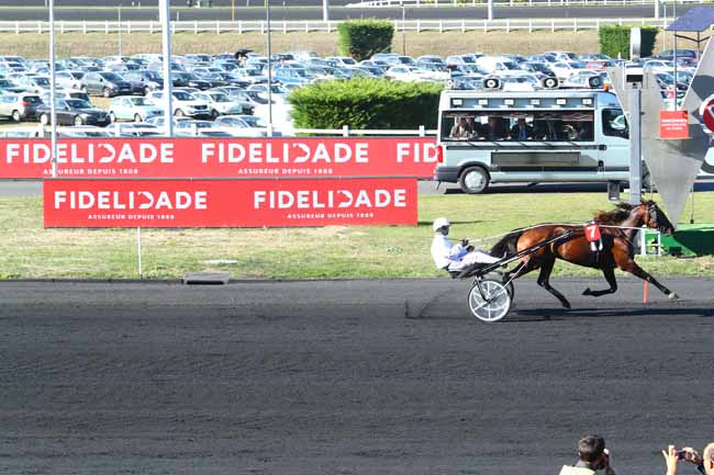 Photo d'arrivée de la course pmu PRIX RADIO ALFA à PARIS-VINCENNES le Dimanche 30 septembre 2018