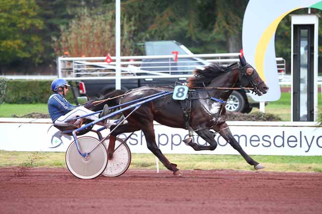 Photo d'arrivée de la course pmu PRIX DE BEAUVAISIS à LYON-PARILLY le Mercredi 10 octobre 2018