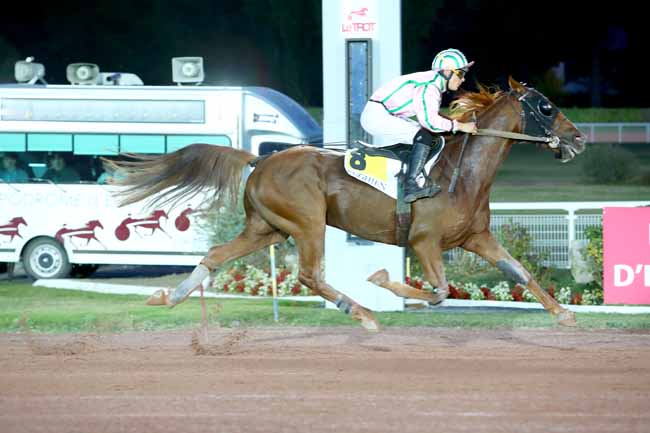 Photo d'arrivée de la course pmu PRIX DU JARDIN DU LUXEMBOURG à ENGHIEN le Mercredi 10 octobre 2018