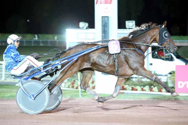 Photo d'arrivée de la course pmu PRIX DE LA PORTE DE CHAMPERRET à ENGHIEN le Mercredi 10 octobre 2018