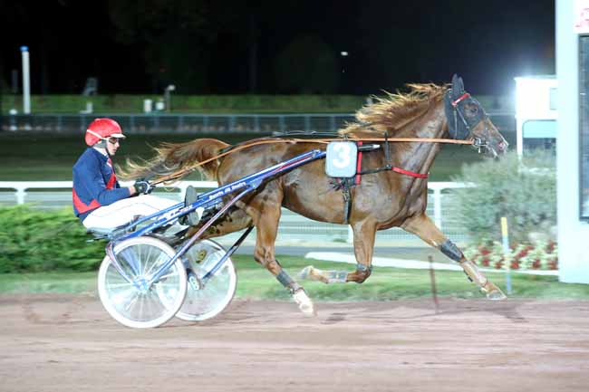 Photo d'arrivée de la course pmu PRIX DE LA SEINE-MARITIME à ENGHIEN le Mercredi 10 octobre 2018