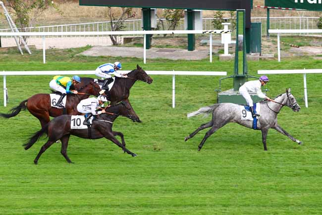 Photo d'arrivée de la course pmu PRIX DE RENNEMOULIN à SAINT-CLOUD le Jeudi 11 octobre 2018