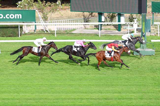 Photo d'arrivée de la course pmu PRIX DU TUNNEL DE SAINT-CLOUD à SAINT-CLOUD le Jeudi 11 octobre 2018