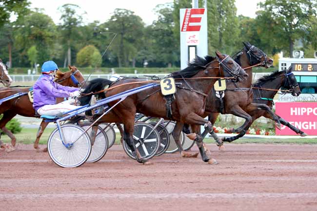 Photo d'arrivée de la course pmu PRIX DE LA PORTE DE LA CHAPELLE à ENGHIEN le Jeudi 11 octobre 2018