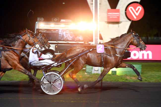 Photo d'arrivée de la course pmu CHAMPIONNAT EUROPEEN DES 5 ANS à PARIS-VINCENNES le Vendredi 12 octobre 2018