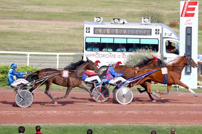 Photo d'arrivée de la course pmu PRIX DU PONT MIRABEAU à ENGHIEN le Lundi 15 octobre 2018