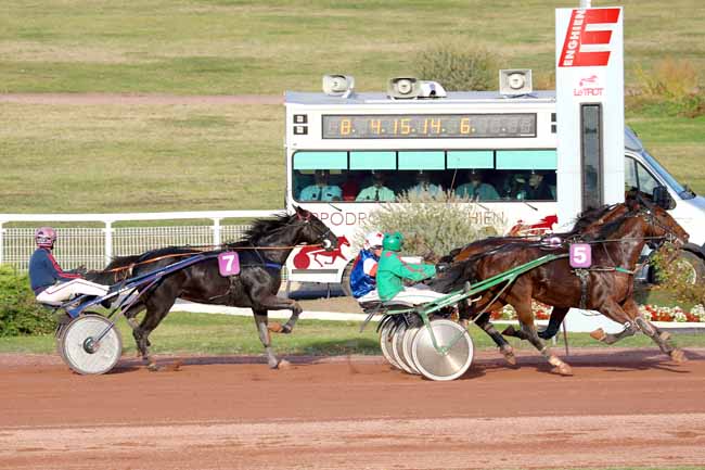 Photo d'arrivée de la course pmu PRIX DE VAUVERT à ENGHIEN le Lundi 15 octobre 2018