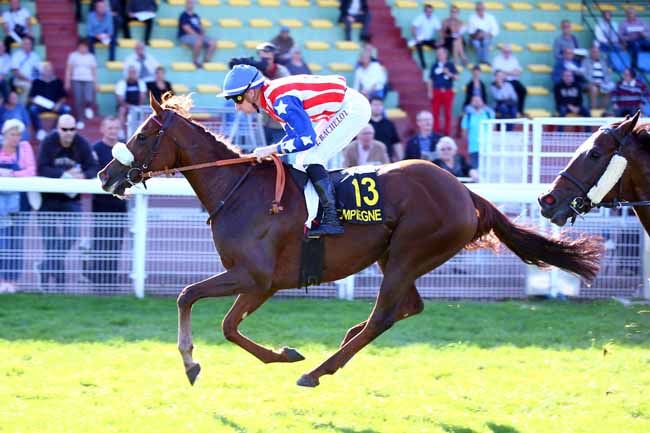 Photo d'arrivée de la course pmu PRIX DE VIEUX MOULIN à COMPIEGNE le Lundi 15 octobre 2018