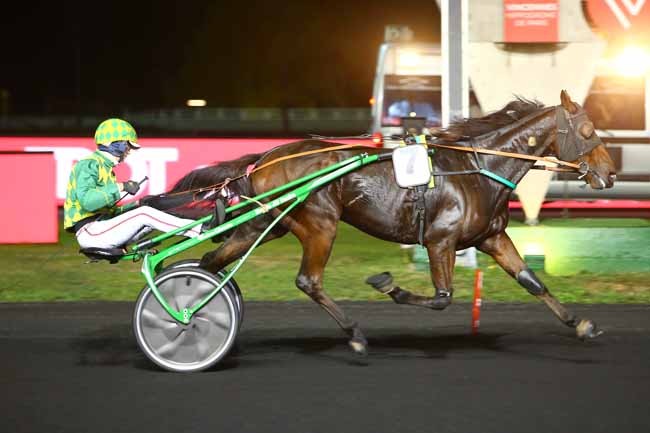 Photo d'arrivée de la course pmu PRIX JONEL CHYRIACOS à PARIS-VINCENNES le Mardi 16 octobre 2018