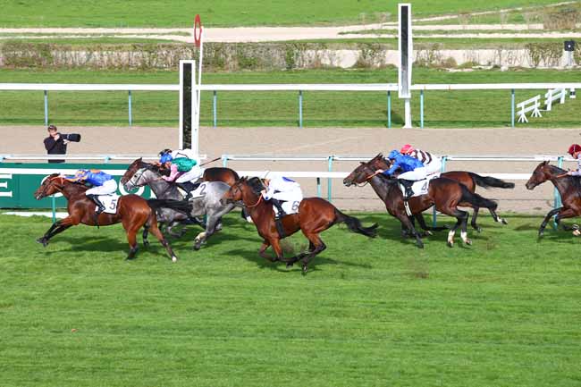 Photo d'arrivée de la course pmu PRIX VULCAIN à DEAUVILLE le Mardi 23 octobre 2018