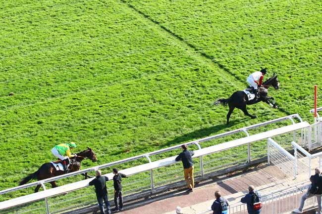 Photo d'arrivée de la course pmu PRIX LUSIGNAN à AUTEUIL le Jeudi 25 octobre 2018