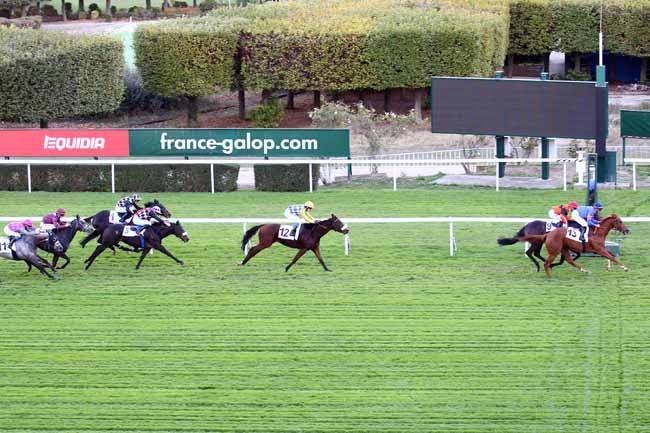 Photo d'arrivée de la course pmu PRIX DES BOUCLES DE LA SEINE à SAINT-CLOUD le Samedi 27 octobre 2018