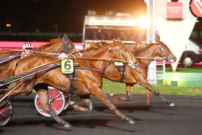 Photo d'arrivée de la course pmu PRIX MARCEL DEJEAN à PARIS-VINCENNES le Mardi 30 octobre 2018