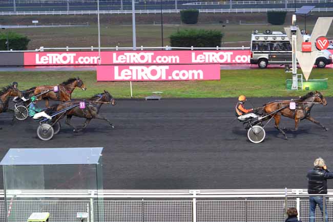 Photo d'arrivée de la course pmu PRIX DE FOUILLOY à PARIS-VINCENNES le Mercredi 31 octobre 2018