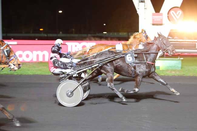 Photo d'arrivée de la course pmu PRIX BARBARA à PARIS-VINCENNES le Vendredi 2 novembre 2018