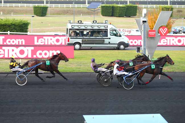 Photo d'arrivée de la course pmu PRIX D'AMIENS à PARIS-VINCENNES le Lundi 5 novembre 2018