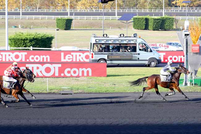 Photo d'arrivée de la course pmu PRIX D'AVESNES à PARIS-VINCENNES le Jeudi 8 novembre 2018