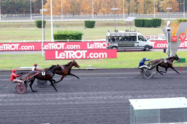 Photo d'arrivée de la course pmu PRIX DU LANGUEDOC à PARIS-VINCENNES le Lundi 12 novembre 2018