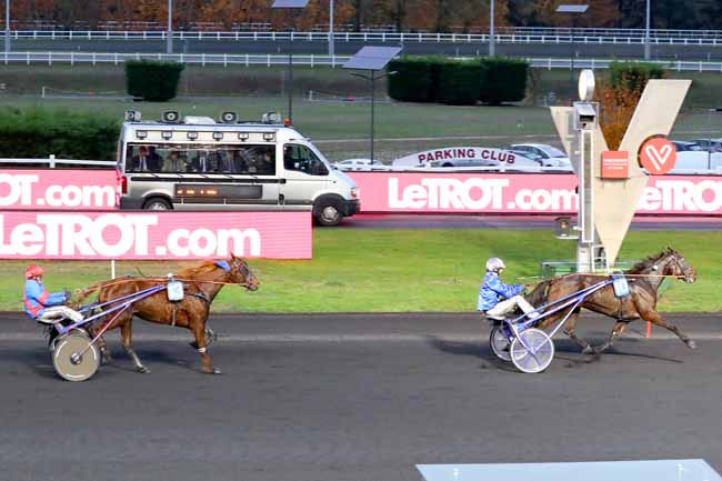 Photo d'arrivée de la course pmu PRIX DE BEAUVAIS à PARIS-VINCENNES le Lundi 12 novembre 2018