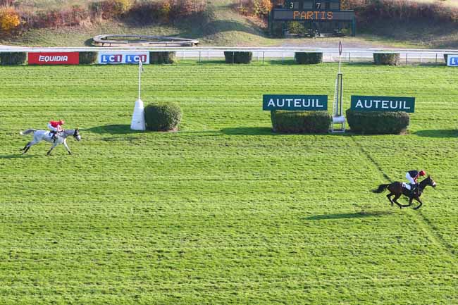Photo d'arrivée de la course pmu PRIX THUYA à AUTEUIL le Samedi 17 novembre 2018