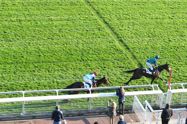 Photo d'arrivée de la course pmu PRIX ROBERT DE LIPOWSKI à AUTEUIL le Samedi 17 novembre 2018