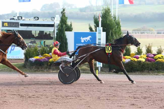 Photo d'arrivée de la course pmu GRAND NATIONAL DU TROT PARIS-TURF à MAUQUENCHY le Mercredi 21 novembre 2018