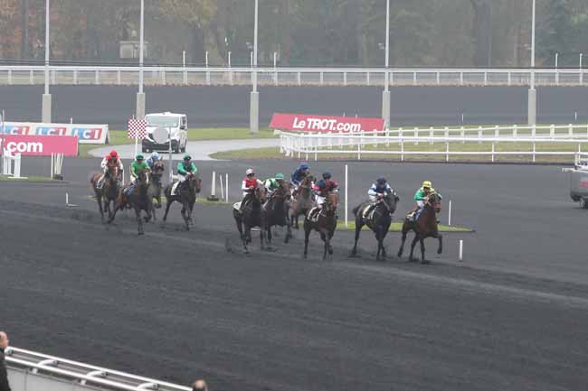 Photo d'arrivée de la course pmu PRIX DE L'ILE DE RE à PARIS-VINCENNES le Jeudi 22 novembre 2018