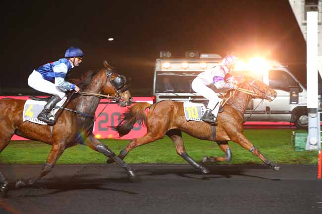 Photo d'arrivée de la course pmu PRIX PHILAGORIA à PARIS-VINCENNES le Vendredi 23 novembre 2018