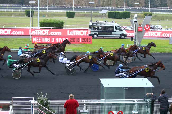 Photo d'arrivée de la course pmu PRIX DE BAGNOLES DE L'ORNE à PARIS-VINCENNES le Samedi 24 novembre 2018
