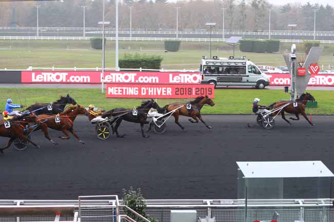 Photo d'arrivée de la course pmu PRIX DE VAUMAS à PARIS-VINCENNES le Lundi 26 novembre 2018