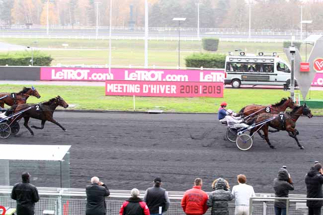 Photo d'arrivée de la course pmu PRIX DE BETHUNE à PARIS-VINCENNES le Samedi 1 décembre 2018